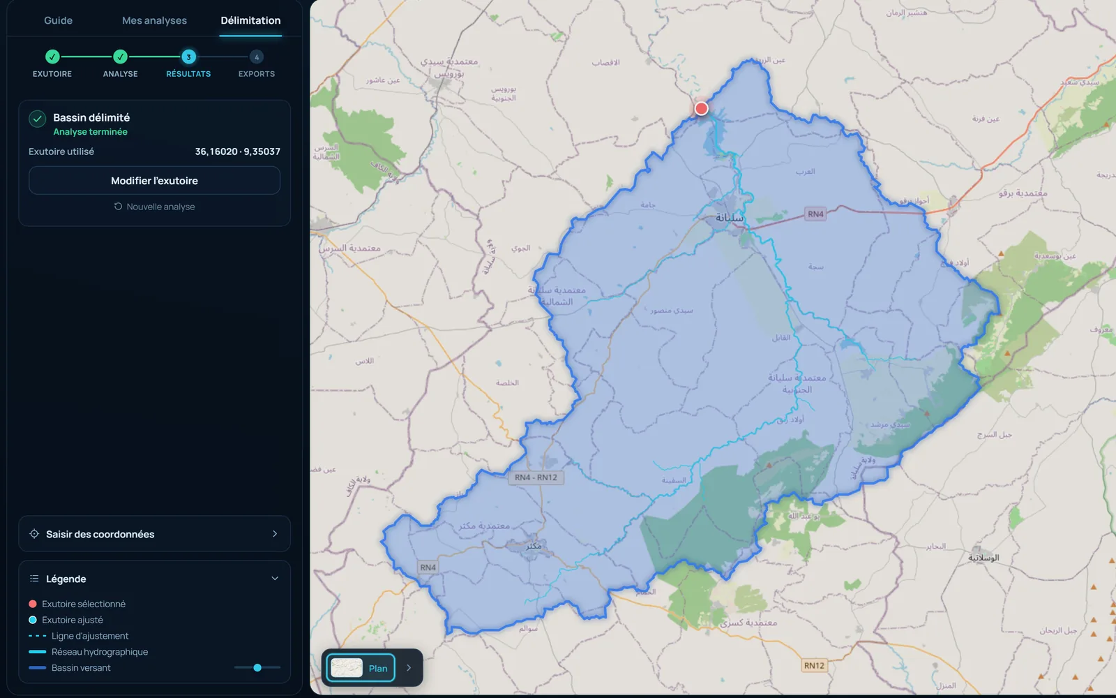 Interface HydroBassin, onglet Délimitation : bassin versant de l'Oued Siliana délimité sur la carte, son exutoire et son réseau hydrographique, état « Bassin délimité — Analyse terminée ».